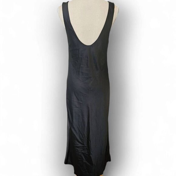 ASOS DESIGN scoop neck midi satin slip dress in black - Picture 5 of 8